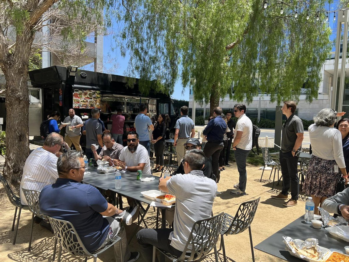 GregGatesLPL's tweet photo. Had a great time at our recent joint Tech/Product Lunch & Happy Hour in San Diego! Thanks to all 140+ @LPL employees for joining us to share a meal and hang out with colleagues at the office. #WeAreLPL #LPLTech https://t.co/FJfMzdrbx1