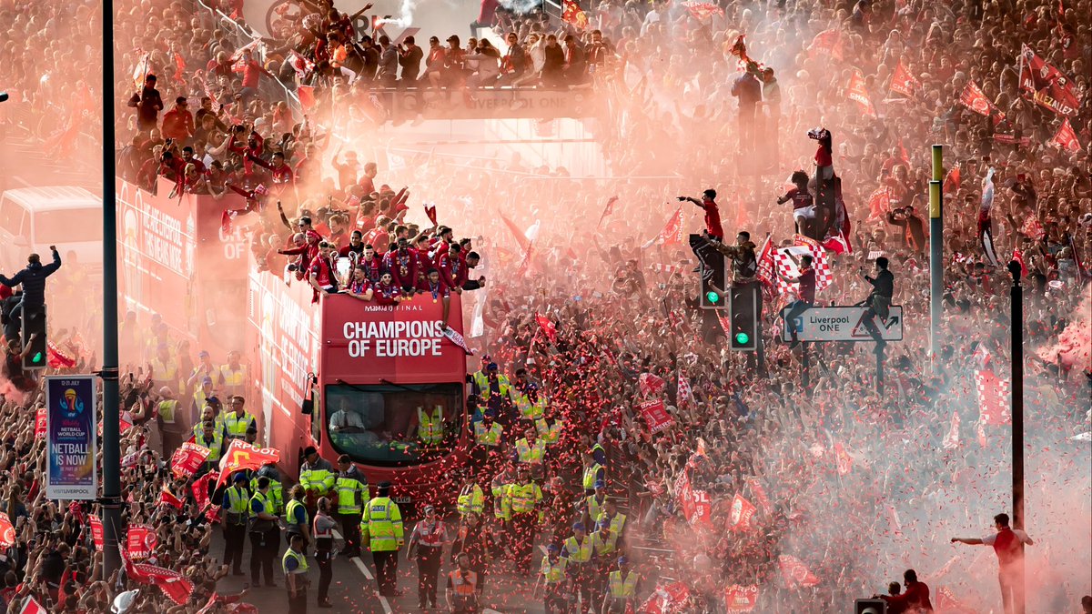 Futdonk's tweet photo. 🚨 You can celebrate Trophies in career mode with a customisable Bus Trophy Parade. 

🚌 #EAFC24 https://t.co/dkIrZNa7Yi
