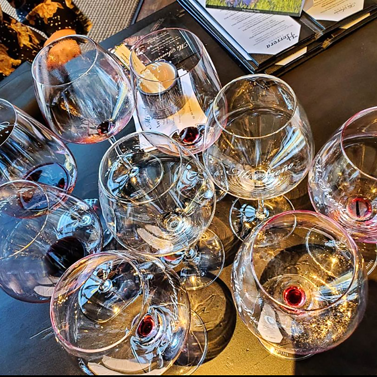 This is what a lively wine tasting looks like!

Be sure to book a visit at Mi Sueño for your next wine weekend. 😊

Thanks for sharing, @ blondie.wino!

 #winelover #winetasting #wineenthusiast #wineexperience #wineweekend #MiSueño #wineadventures #winejourney #winevacation