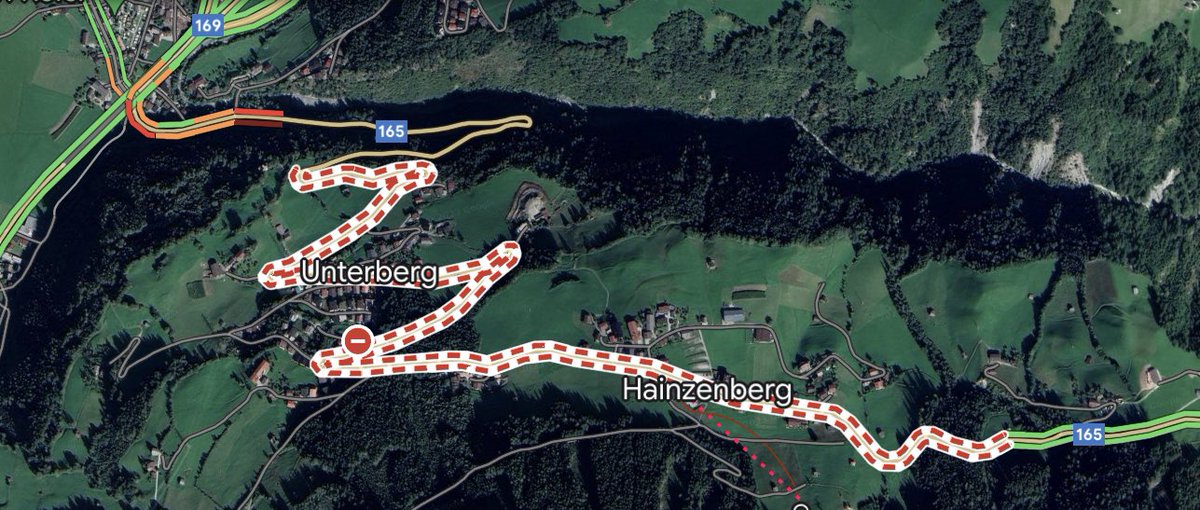 AvDuijvenboden's tweet photo. Goed nieuws voor wie naar #Gerlos wil! Vanwege stormschade is de #B165 tussen Zell am Ziller en Gerlos al enkele dagen afgesloten. Men is druk bezig (oa met heli) om alles weer veilig te maken zodat de weg zaterdagmiddag 12u weer geopend kan worden @ANWBeuropa @WazeNederland https://t.co/ILRDGDggj8