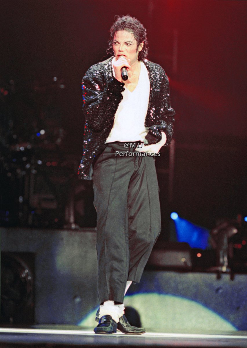 [HQ] HIStory World Tour Jerudong Park, Brunei, new year's eve 1996.

#MichaelJackson #Kingofpop #historyworldtour #jerudongpark #brunei #kultur #stage #billiejean #oneperson #mjfan #mjjinocent #soulbrothers #konzert #Enhancedphotos