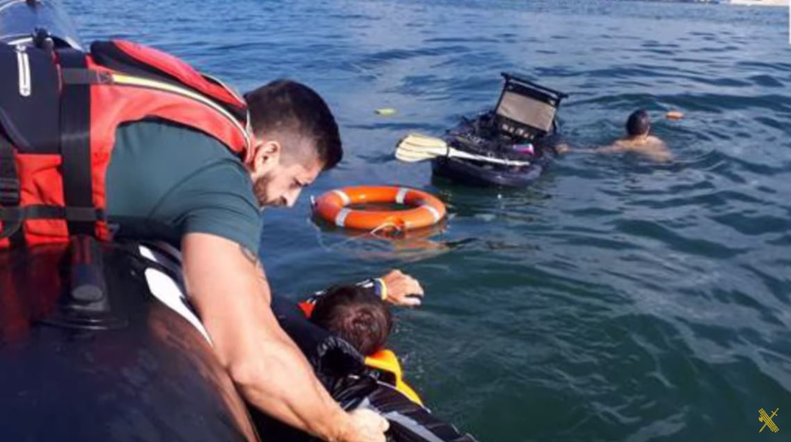 guardiacivil's tweet photo. Las embarcaciones de nuestro #ServicioMarítimo🚢 patrullan por todo nuestro mar territorial.

Los hombres y mujeres de esta especialidad velan para que la vida en ese medio tan hostil, como a veces es el mar, no sea vea alterado #ParaTuSeguridad

🎥🔗https://t.co/CU1kxLj827 https://t.co/5GHVOgqEgt