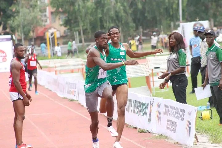 rainnie_q's tweet photo. Maintaining the same pattern, Dubem Nwachukwu โถ๏ธ Ezekiel Nathaniel โถ๏ธ Samuel Ogazi โถ๏ธ Chidi Okezie ran 3:02.64s but still short of entering top 16.
The final will be later and they will look forward to running a low 3:02.10s for a spot in Budapest
#LASF https://t.co/kGL6Yhb3aI