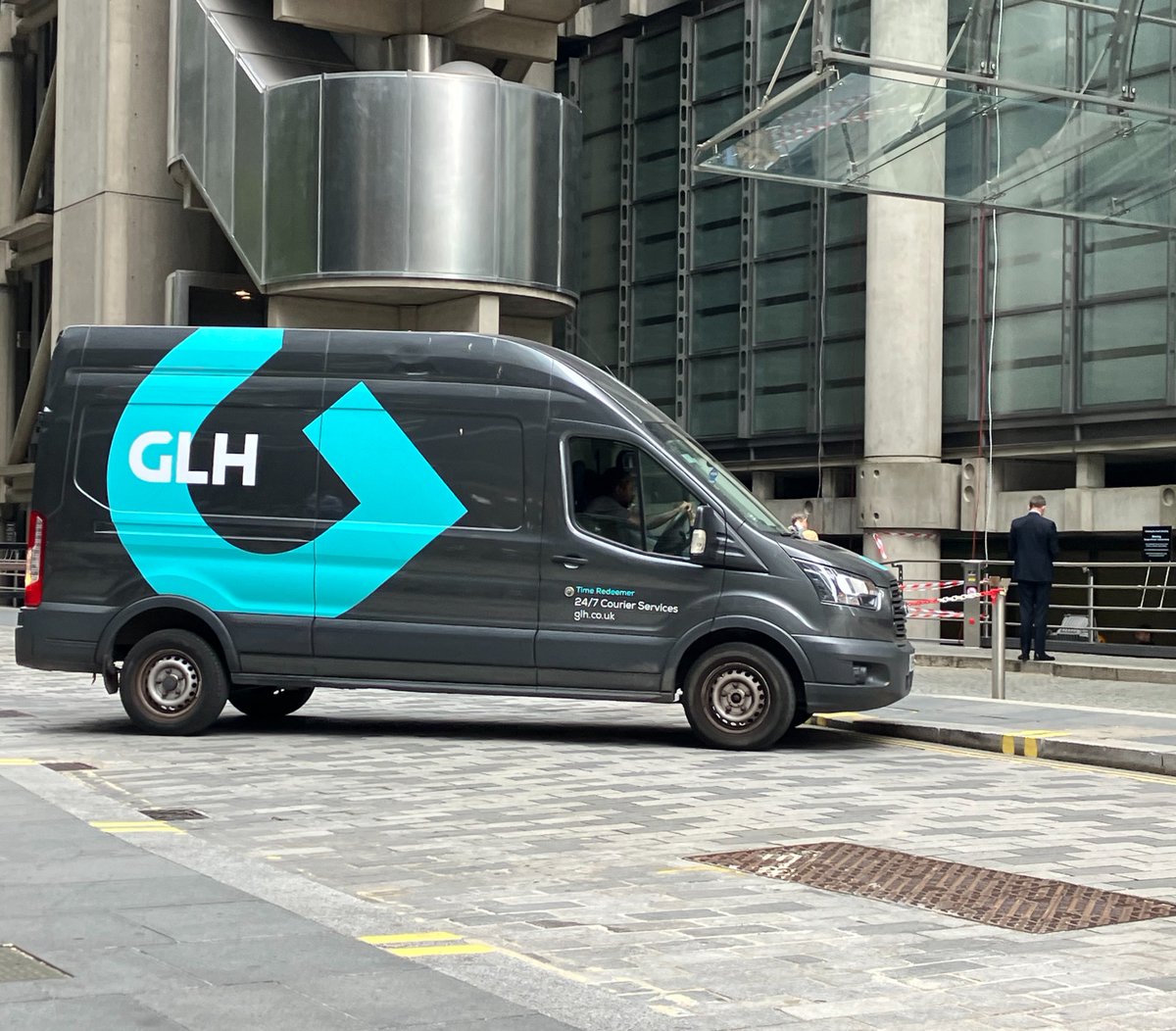 Check out our dedicated couriers in action!🚚 

Put your delivery needs in trusted hands and experience the efficiency and reliability of our courier services. ⤵️
🖥 bit.ly/2SVmse2
#GLH #CourierService #London