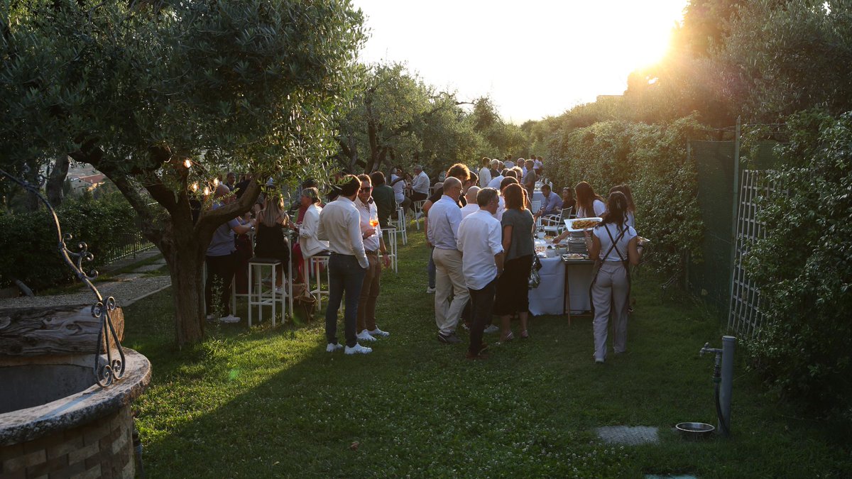HellasVeronaFC's tweet photo. 🥂 Nella suggestiva location offerta dal Ca' Toresele Relais Osteria Garden, sulle Torricelle, si è tenuto il primo The Event della stagione 💛💙

💻 Scopri come è andato l'evento dedicato ai partner gialloblù ⤵️
https://t.co/NsJIXTXbc2

#HVPartner #DaiVerona https://t.co/m9W1oShktM