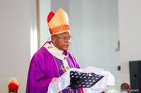 Meurtre de Chérubin Okende. Cardinal Ambongo rappelle à "tous ceux qui promettent la mort aux autres'", de ne pas oublier " les 4 vérités dernières aux quelles aucun être humain n’échappe : la mort, le jugement dernier, le paradis ou l’enfer".  L’archevêque de Kinshasa
