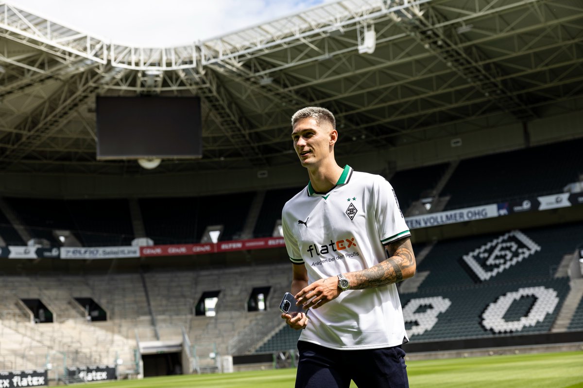 90_minut's tweet photo. FUN FACT: David Jurásek a Tomáš Čvančara, kteří toto léto odešli z F:L úhrnem za 24.5 milionu eur, odehráli za národní týmy U17 a U19 dohromady 0 soutěžních zápasů. #prestupy 

📷 @borussia_en https://t.co/QLobuf8yi3