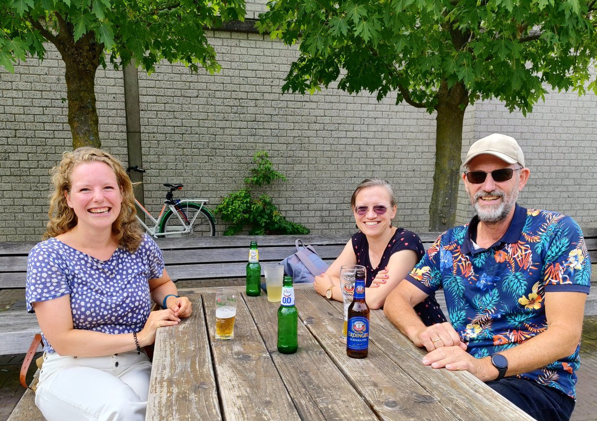 Festive get-together with <a href="/CUWelte/">Cornelia Welte</a> &amp; <a href="/HeleenOuboter/">Heleen Ouboter</a> to celebrate Heleen's happy 4y  PhD research conclusion at #microbiology @RIBESresearch cheers to a very well deserved 🍻. It was great to work with both  of you! Your resilience &amp; perseverance gave some fantastic ⚡ results 👍