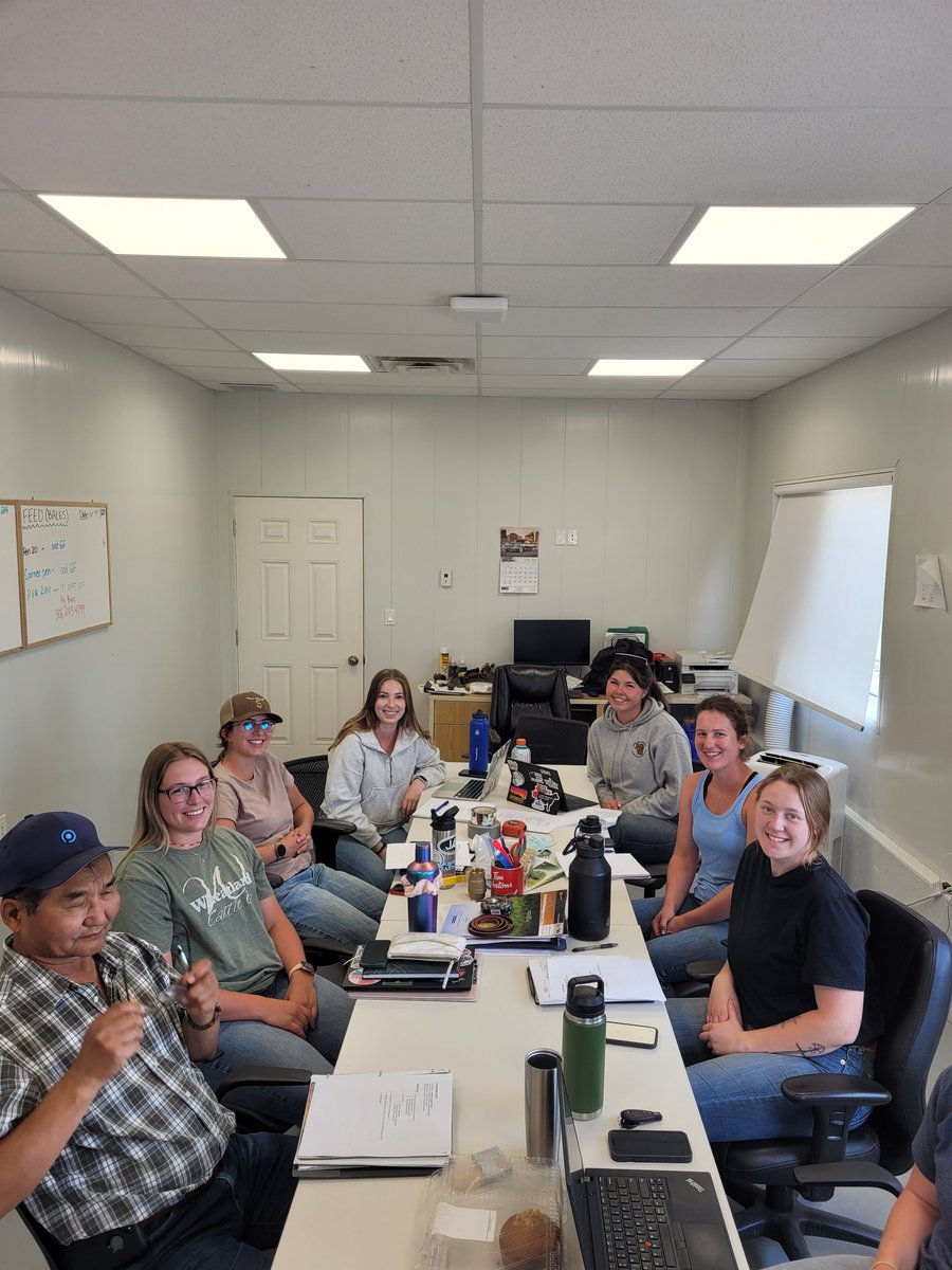DrBart_Beef's tweet photo. #LardnerLabMeeting #Drought23 #AppliedBeefForageResearch Dr Daal @ShelbyRobinson_ @jourdyn_fish @ECornand Sage Pylot @morgan_lehmann @cabritanchak @BrookeaTindal @K_Nielsen2 https://t.co/qNKg38biGf