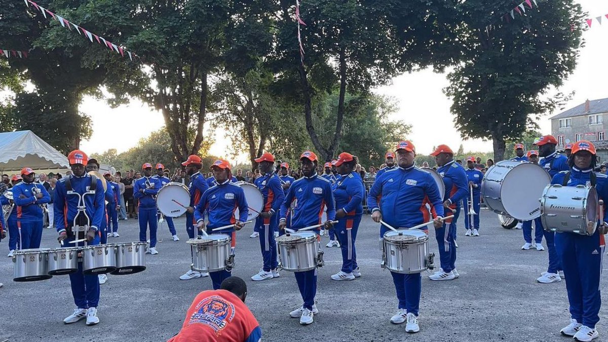 FLMemorialUniv's tweet photo. The ROAR Marching Band opened up the first day of the #BandafoliesFestival and we couldn’t be prouder. 🫶🏾🦁

#ROARinFrance #ROARtoFrance #FMUTheROAR #TheROAR #TheROARMarchingBand
#BandafoliesFestival #bandafolies2023 #USA #France #BessinesSurGartempe
#FloridaMemorialUniversity https://t.co/DjsjrTvkU5