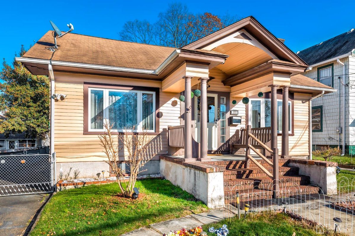 dinizio_john's tweet photo. Ready to upgrade? Impeccable 4 BD/ 2 BA in Dunellen has it all. Call/text/DM me!  https://t.co/dBShn8ku53 https://t.co/7Qm8X7fFDP