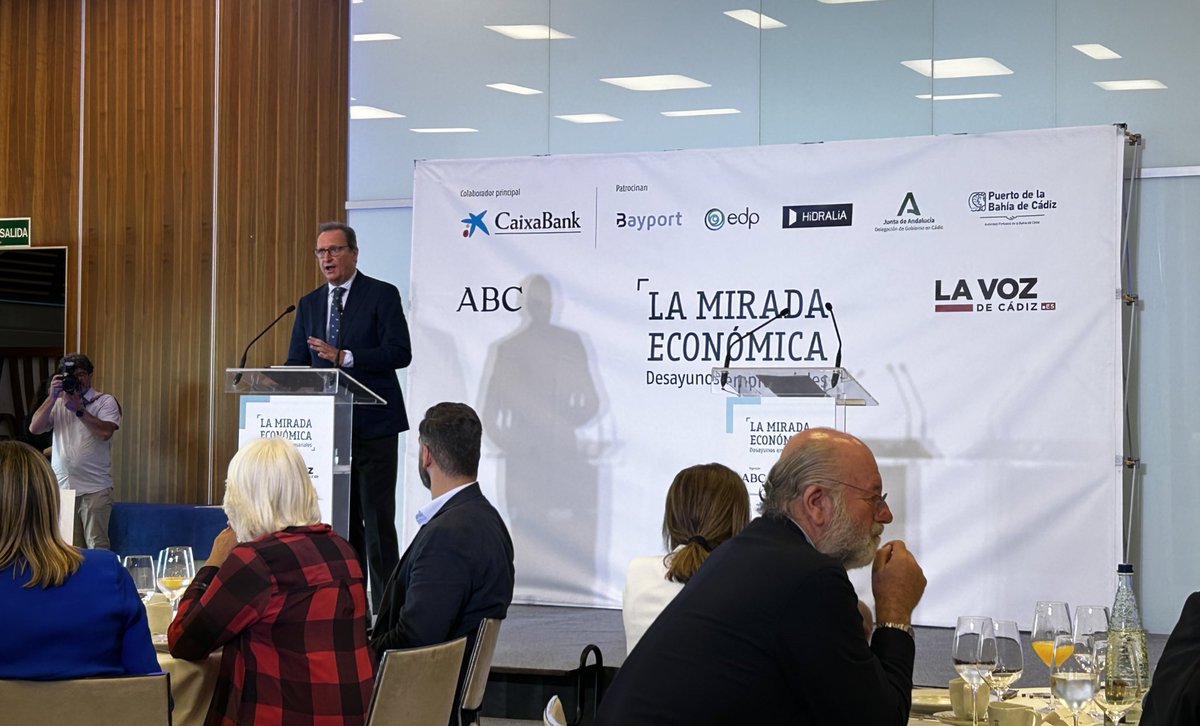 Esta mañana interesante charla sobre empresa familiar con Fernando Terry, en “Mirada Económica”. Enhorabuena y gracias a <a href="/LaVozdeCadiz/">La Voz de Cádiz</a> y patrocinadores. Se empezó bien el viernes