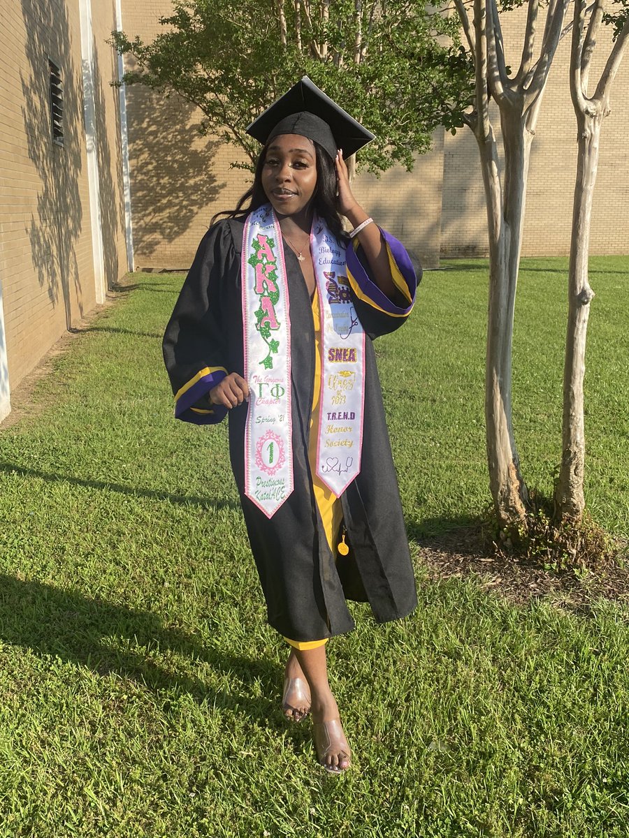 therealkocky's tweet photo. Things I did… THAT🎓👩‍👧 https://t.co/KW4ntT1IGX