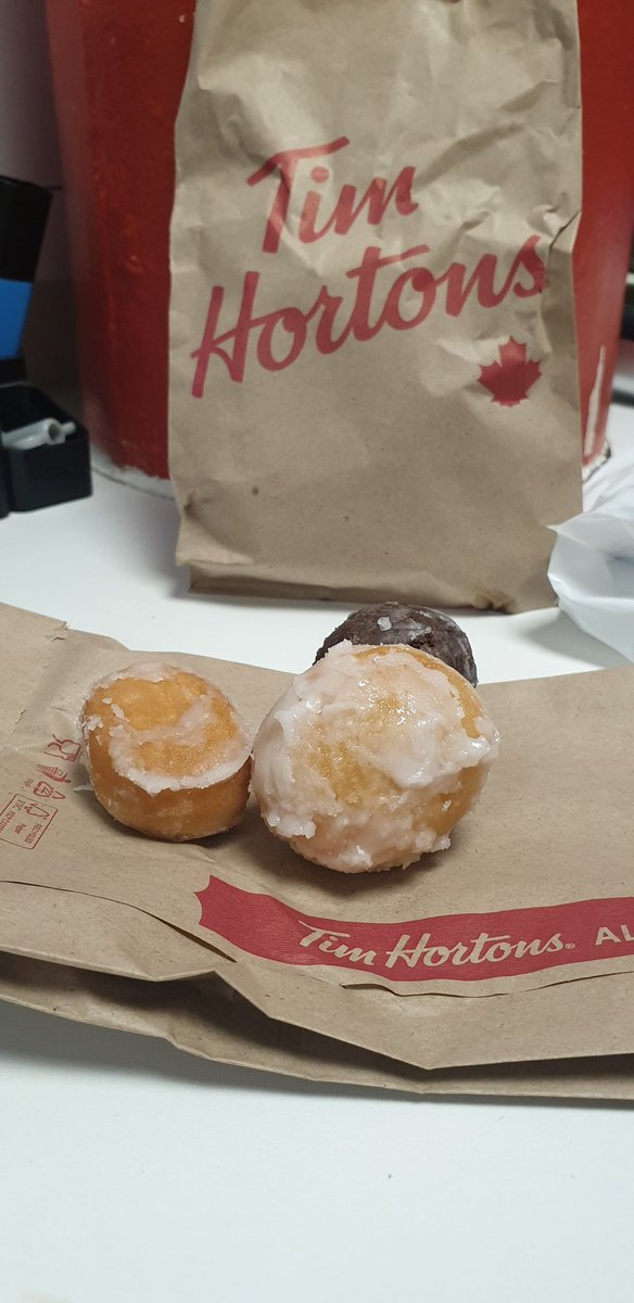 GenuineSparkyTM's tweet photo. Shout out to the @timhortonsuk
employee(s) in Dundee who have got an exhausted receptionist's back! 😭💚 https://t.co/xhwxLBdBUz