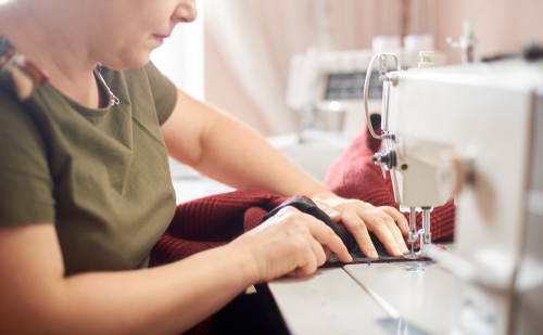 juststyle's tweet image. France will launch a bonus scheme to incentivise consumers to make clothing and shoe repairs from October and will offer discounts of €6 ($6.73) to €25 per repair in a bid to reduce landfill waste. 

#bonusscheme #fashion  #JSDaily 

buff.ly/44JY9nH