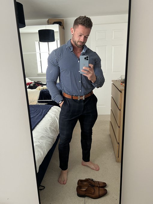 And there goes the shoes... 😈 Let's get 30 retweets on this one and I'll remove the belt 👀 https://t