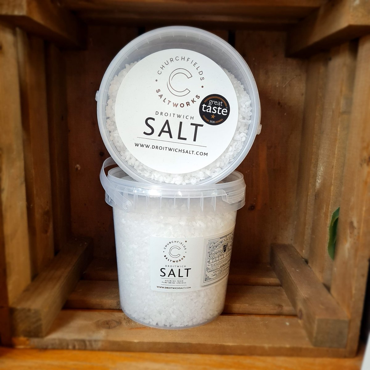 🤔Have you tried award winning Pure Droitwich Salt? It's sourced from one of the oldest and purest brine springs in the world. Tell us what you think! @visitworcestershire @slowfooduk #droitwichsalt #salt #naturalingredients #seasoning #ukfoodie #tastemaker #allnatural