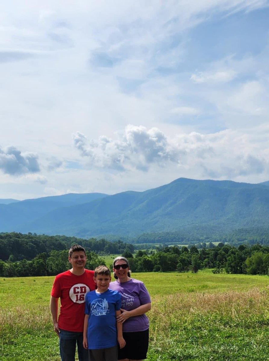 monroescsd's tweet photo. Hello, Mustangs!!🐎

My family and I have had an amazing adventure this summer at the Great Smoky Mountains. I am recharged and ready to start my 27th year of teaching, but my 11th year of teaching music at Monroe! Get ready musicians!!🎶 

Musically yours,
Mrs. Rich🎶 https://t.co/oEUQZmAbwj