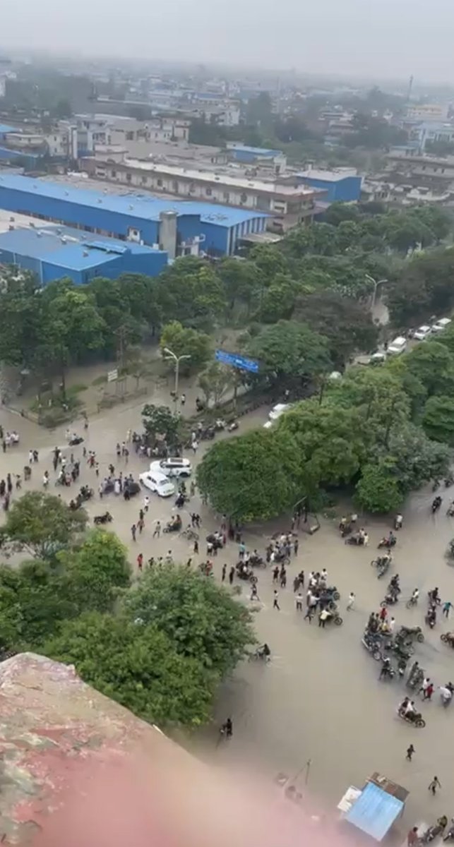 Remarkevehicles's tweet photo. @myogiadityanath @PMOIndia @UPGovt 
Sir situation is very bad in Tronica city ….
Complete industry is suffering.. 
people are stuck there 
Request you to take immediate action and also provide relief and help to take action ..#Tronica city #industrialarea https://t.co/a2dBtbTj3A