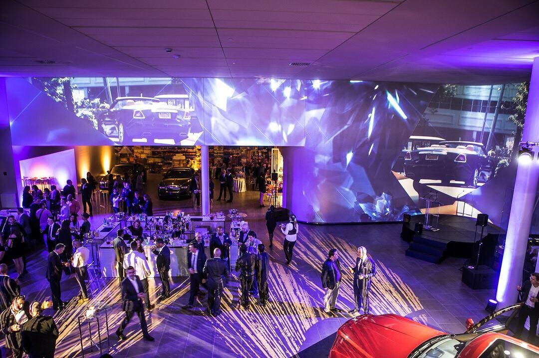 xponential's tweet image. 5 years ago, we composited this #trapcodeTAO crystal loop into this little custom car show display

#videomapping #totalevents
