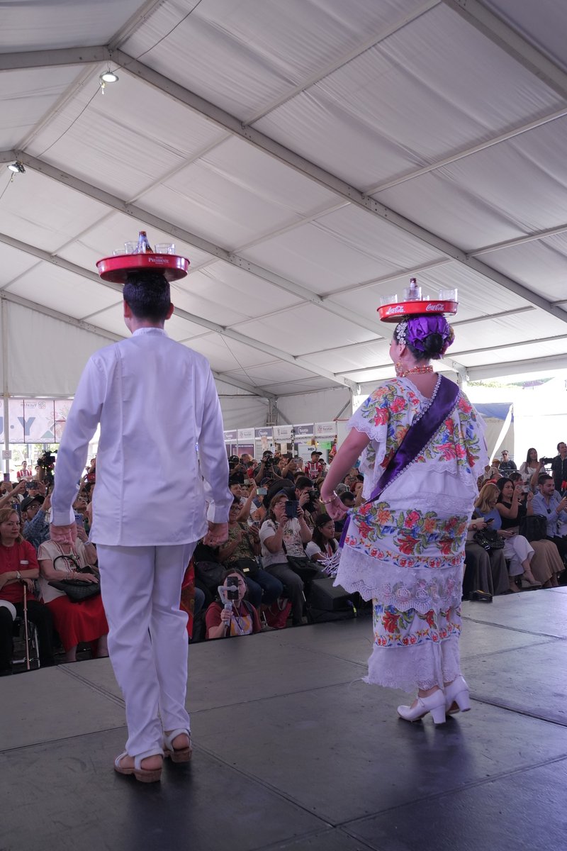 ¡YUCATÁN SE VIVE EN ZAPOPAN!🤍🪄

Ven a esta gran fiesta y encuentra gran variedad de productos hechos por manos yucatecas.🤩

📆13 al 16 de julio
📍Plaza de las Américas, Zapopan, Jalisco
⏰11 a 21 hrs
🔥¡ENTRADA LIBRE!

✨Programa bit.ly/3CEYR9V