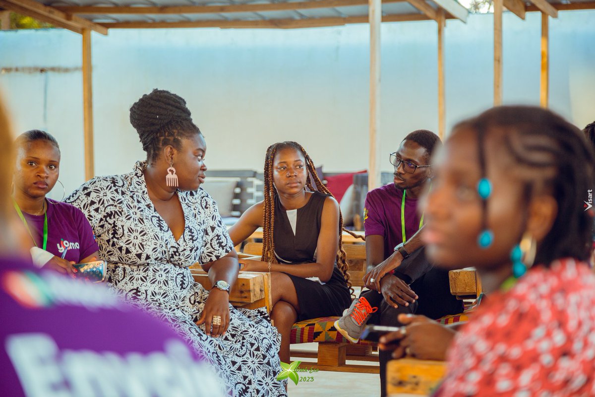 group_nrg's tweet photo. les activistes francophones venus de 17 pays francophones.
Ce fut du 20 au 24 juin passé à #Yamoussoukro.
 Cette année, les moins de 18 ans étaient valablement représentés, de quoi encourager les plus jeunes à l'action climatique. 
@LoukiGirl @Constancegeneve 
@UNICEF_CIV https://t.co/mVaq6TB3ct