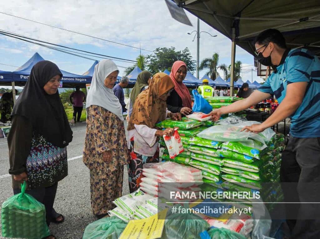 13 Julai 2023 | 𝗙𝗔𝗠𝗔 𝗧𝗘𝗥𝗨𝗦𝗞𝗔𝗡 𝗝𝗨𝗔𝗟𝗔𝗡 𝗔𝗚𝗥𝗢 𝗠𝗔𝗗𝗔𝗡𝗜 𝗞𝗘 𝗟𝗢𝗞𝗔𝗦𝗜 𝗞𝗘-𝟭𝟭.

Felda Chuping menjadi lokasi ke-11 perlaksanaan Jualan Agro Madani  dalam usaha untuk memudahkan pengguna mendapatkan barangan keperluan harian dengan harga yang lebih
