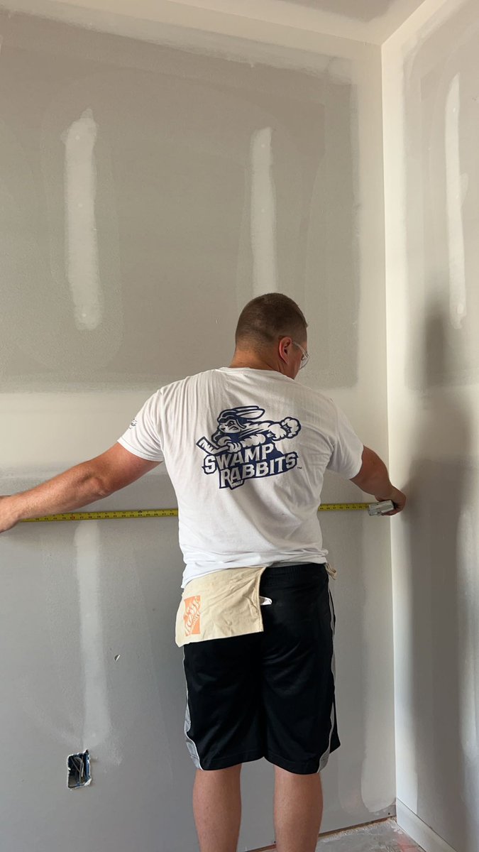 SwampRabbits's tweet image. Building homes and changing lives with @HabitatGVL 💪🏽

Improving the community #BitByBit
