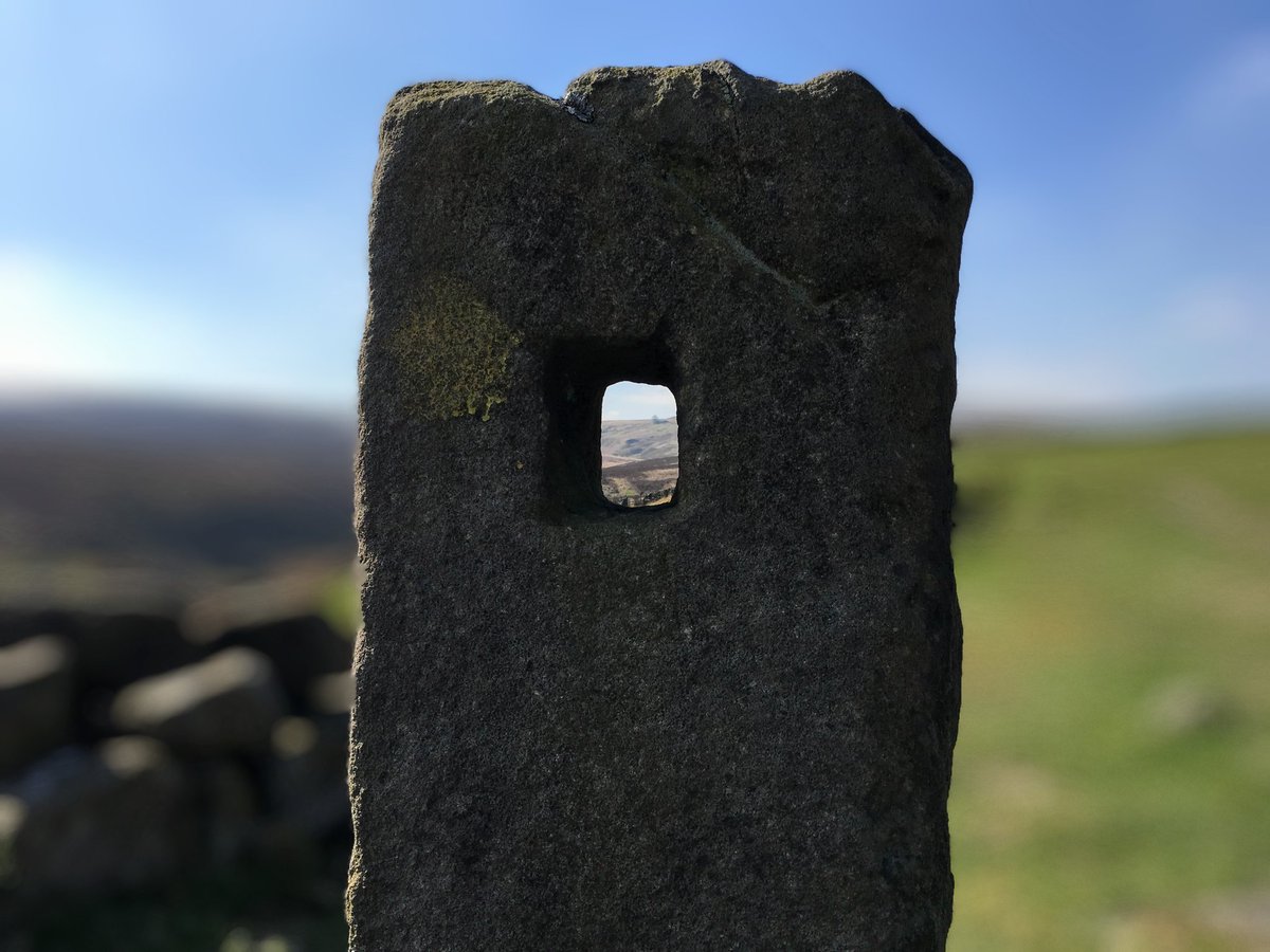 gazeaton61's tweet photo. Top Withens through a post hole #mypic #topwithens #brontes https://t.co/sGhYqKMTMO