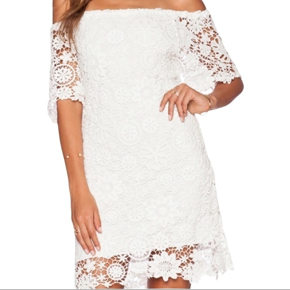 2SWEET2BE's tweet photo. So good I had to share! Check out all the items I'm loving on @Poshmarkapp #poshmark #fashion #style #shopmycloset #revolve #nobrand #toryburch: https://t.co/dHscV54fMe https://t.co/V9EqqOd88P