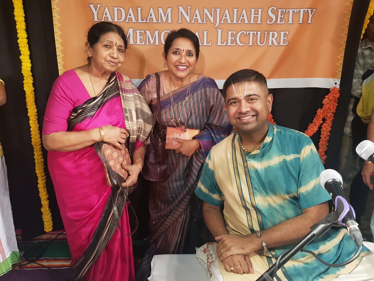 Srekha1965's tweet photo. @dushyanthsridar Immemse gratitude swami for your humility and time - to autograph the book on Ramanujacharya for me and let my mother and I ,have a picture with you. https://t.co/CDDjoU9jwj