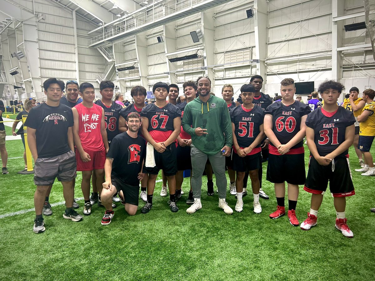 Thanks to <a href="/ajdillon7/">AJ Dillon</a> for taking the time to take a picture with our lineman!