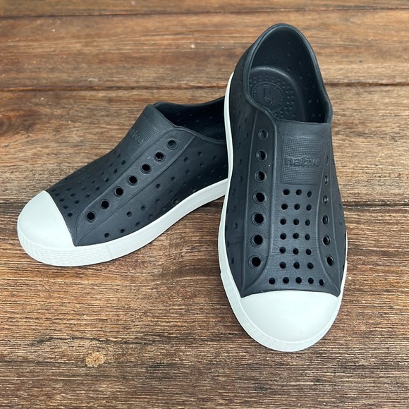 So good I had to share! Check out all the items I'm loving on <a href="/Poshmarkapp/">Poshmark</a> #poshmark #fashion #style #shopmycloset #spartina449 #burberry #nativeshoes: posh.mk/iprMN3MOqBb