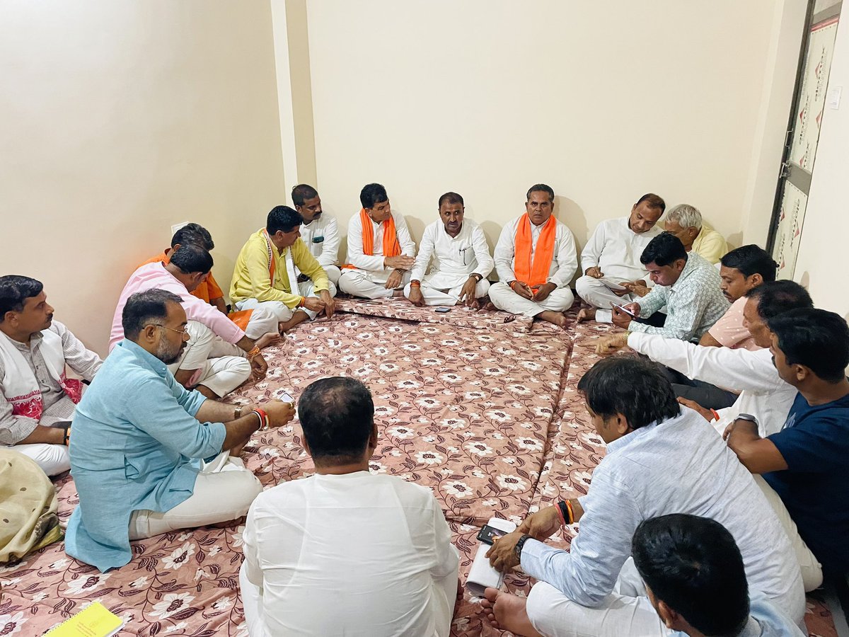 जननायक मुख्यमंत्री  श्री Shivraj Singh Chouhan जी के ब्यावरा आगमन को लेकर ब्यावरा विधानसभा की टोली बैठक में सहभागिता की 
जय भाजपा
<a href="/BJP4MP/">BJP Madhya Pradesh</a> <a href="/BJP4India/">BJP</a> <a href="/vdsharmabjp/">VD Sharma</a> <a href="/HitanandSharma/">हितानंद Hitanand</a> <a href="/ajayjamwalbjp/">Ajay Jamwal</a> <a href="/PMuralidharRao/">P Muralidhar Rao</a> <a href="/Kantdeosinghbjp/">Kant Deo Singh</a>
