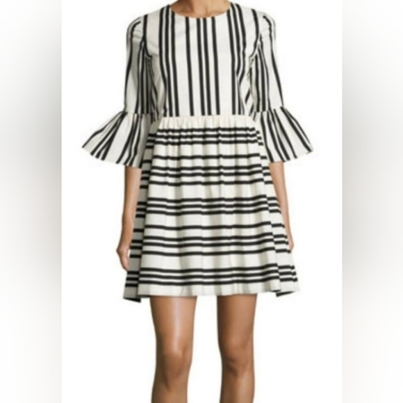 SuchGee's tweet photo. So good I had to share! Check out all the items I'm loving on @Poshmarkapp from @cheekyzites #poshmark #fashion #style #shopmycloset #frenchconnection #kroshettabypapillon #madeinitaly: https://t.co/8awj1A1Rse https://t.co/PzsL4YVIkA
