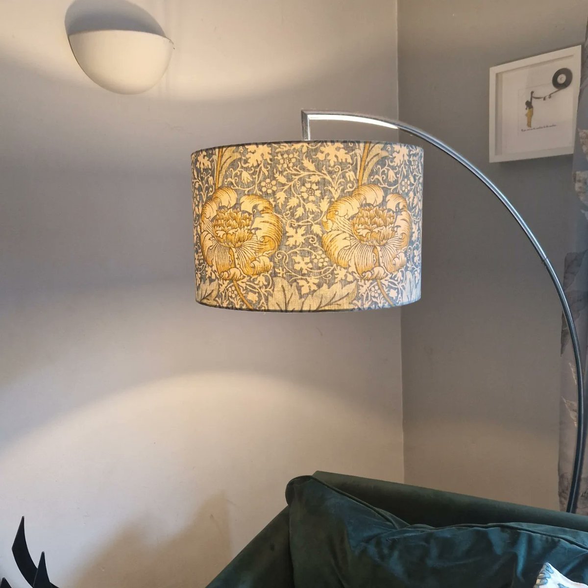 Delighted with my bespoke lampshades made from #Williammorris fabric courtesy of <a href="/_salvagem/">Michael Wall</a> .  
Thank you !!!! #obsessed