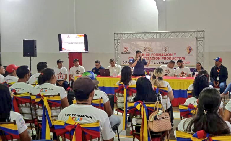 MinAlimenVen's tweet photo. #Guárico | En la Planta Nutrivida realizamos jornada de clausura del 2do. ciclo formativo de los líderes y lideresas de los CLAP, con la participación de nuestra Comisionada ministerial @marilyndilucave, presidenta del @InnVenezuela. 
#ConMaduroMásPueblo 
#AlimentaciónEsBendición https://t.co/0VKLHQuWmS