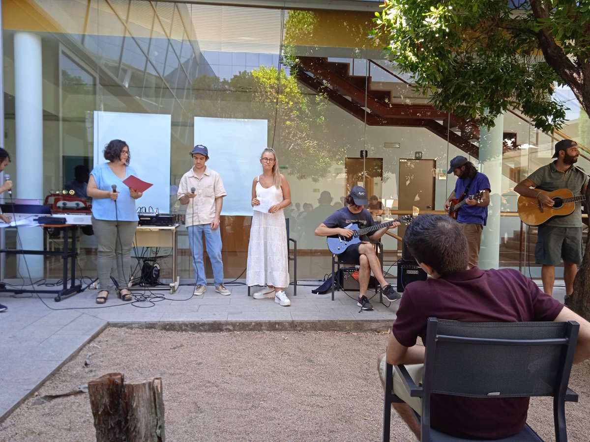 CVC_UAB's tweet photo. @hector_laria @UABBarcelona @iCERCA @Bctuab @EnginyeriaUAB #CVCRD won't be the same without our #CVC summer 🏝️🌞 party!

Paella 🥘, performances 🎶, board games, chess♟️, ping pong and lots of fun! 

#CVCpeople #CVClife https://t.co/4e9kWmELJm