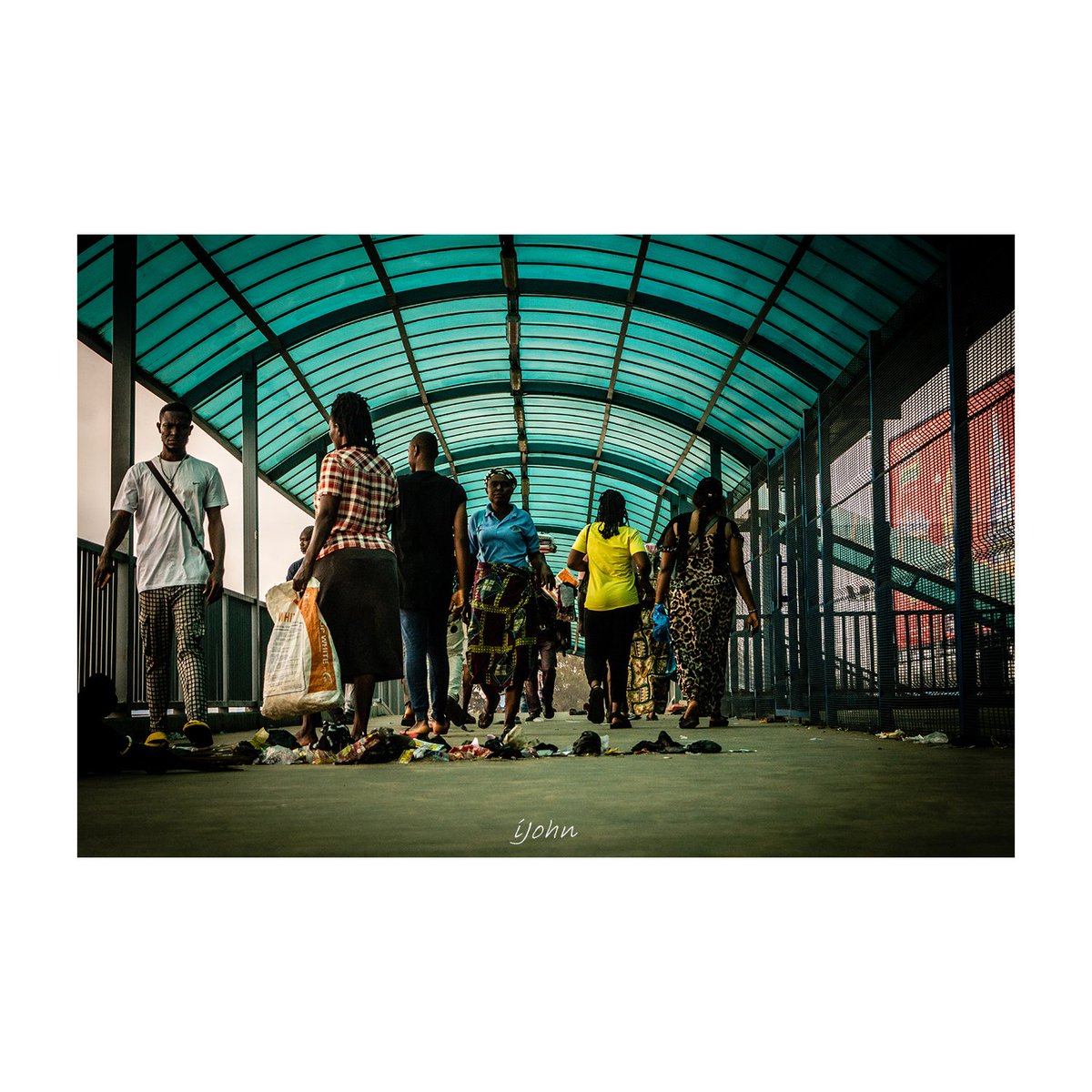officialijohn's tweet photo. Another day to get up and hustle for the bundle, despite the bustle. Up and about!
Lagos I July 2023
#photography #ijohn #photographer #photooftheday #photogram #streetphotography #lensonstreet #documenting #everydaylagos #everydayafrica #lagoslife https://t.co/klE3YXQGmh