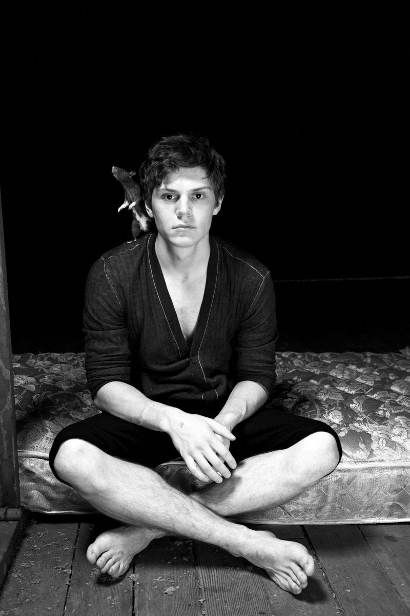 evantp87's tweet photo. I like men (Evan Peters) https://t.co/nPXBq6JWf0