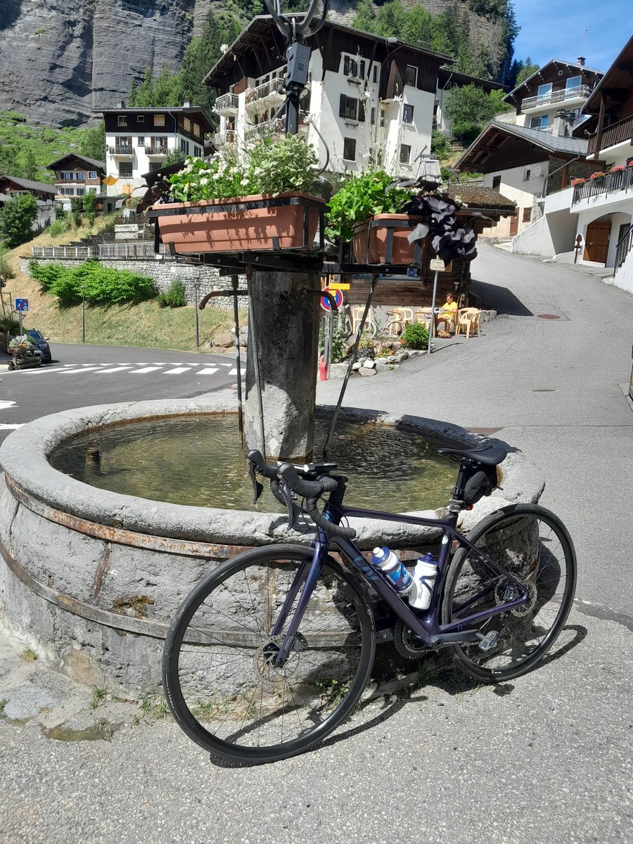 SkyTedTravels's tweet photo. Somehow, I made it up in the heat!
#coldesaravis #Frenchalps #scorchio ☀️ https://t.co/swgNK8c0co