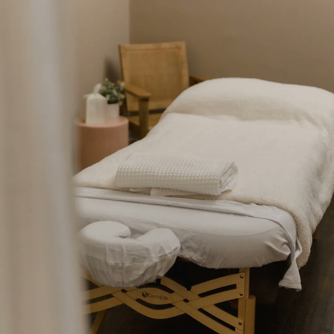 yomassage's tweet photo. Whether you're taking a 1-1 Yomassage session or a small group Yomassage session, we tailor it to your needs. Fill out a quick form about your preferences before, and your practitioner will create a custom experience to meet you where you're at 🥰 https://t.co/QSdUtEonYP