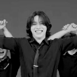 loooonaw's tweet image. bluescent; klo kata aku ini lebih mirip