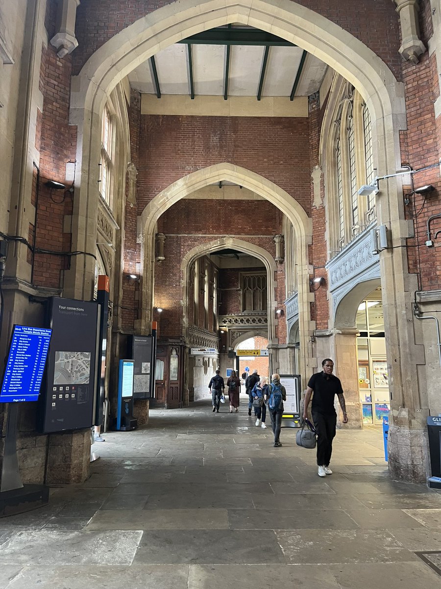 ewansteele_'s tweet photo. Well I didn’t take any photos today but a @GWRHelp journey and a visit to Bristol over the last couple of days was great. https://t.co/O2CNj4rqT8