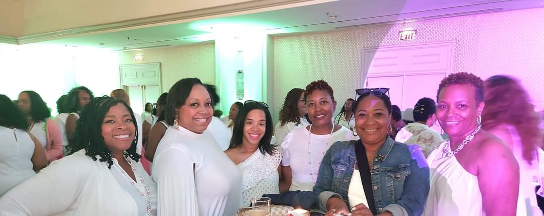 aka_abgo's tweet photo. Sisterly fun in Chicago! #pathwaystosoar #AkaLeadershipSeminar2023 #thepearlvisionchapter https://t.co/NYefkDINgi