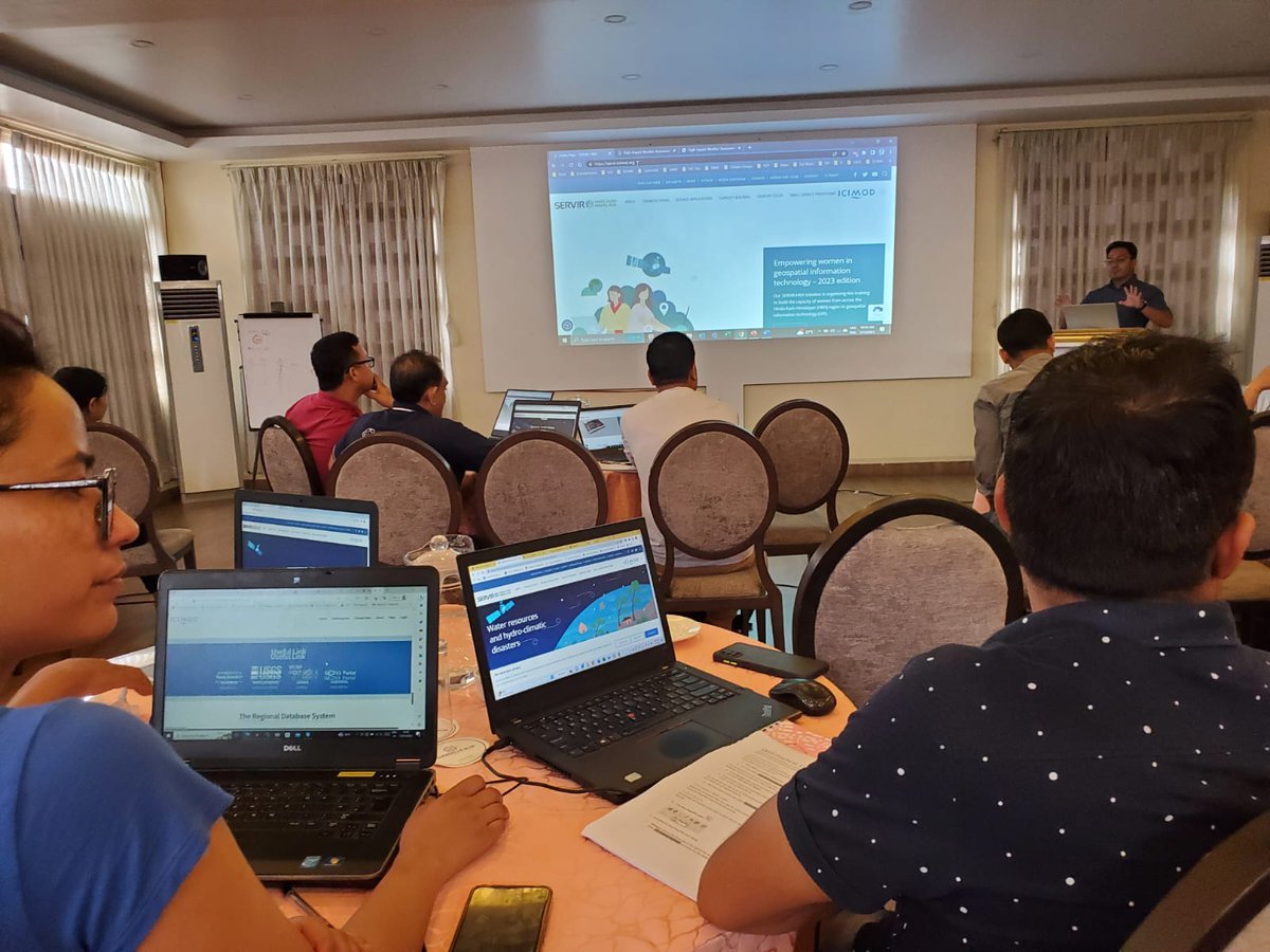 Four days of QGIS training on effective risk communication, done! 🥳👩‍💻 Thanks to our amazing participants and special thanks to @mapaction for conducting the training and @icimod for sharing your tools with us. Map away, dear curious people! 😀