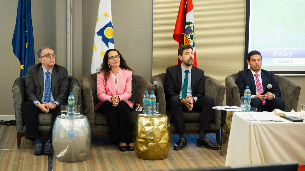 📢Continuamos #EnVivo en "IG y DO en la <a href="/ComunidadAndina/">Comunidad Andina</a>: Desafíos y Oportunidades" 🌎🌱

Estamos ahora en un panel de preguntas con Sergio Chuez, Aitor Pomares, Pilar Montero y Achille Bianchi. 🙌

<a href="/UEenPeru/">Unión Europea en Perú</a> <a href="/EU_IPO/">European Union Intellectual Property Office</a> <a href="/IndecopiOficial/">Indecopi Oficial</a> <a href="/BYPABOGADOS/">BERENGUER & POMARES</a> <a href="/UA_Universidad/">Universidad de Alicante UA</a> <a href="/ITAformazione/">ITA formazione</a>