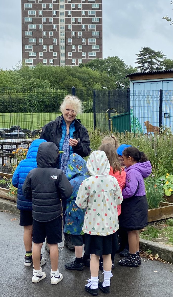 Felicity, Education Officer for Hampshire Gardens Trust with Year One at Redbridge Primary this morning. What rain? 🤣