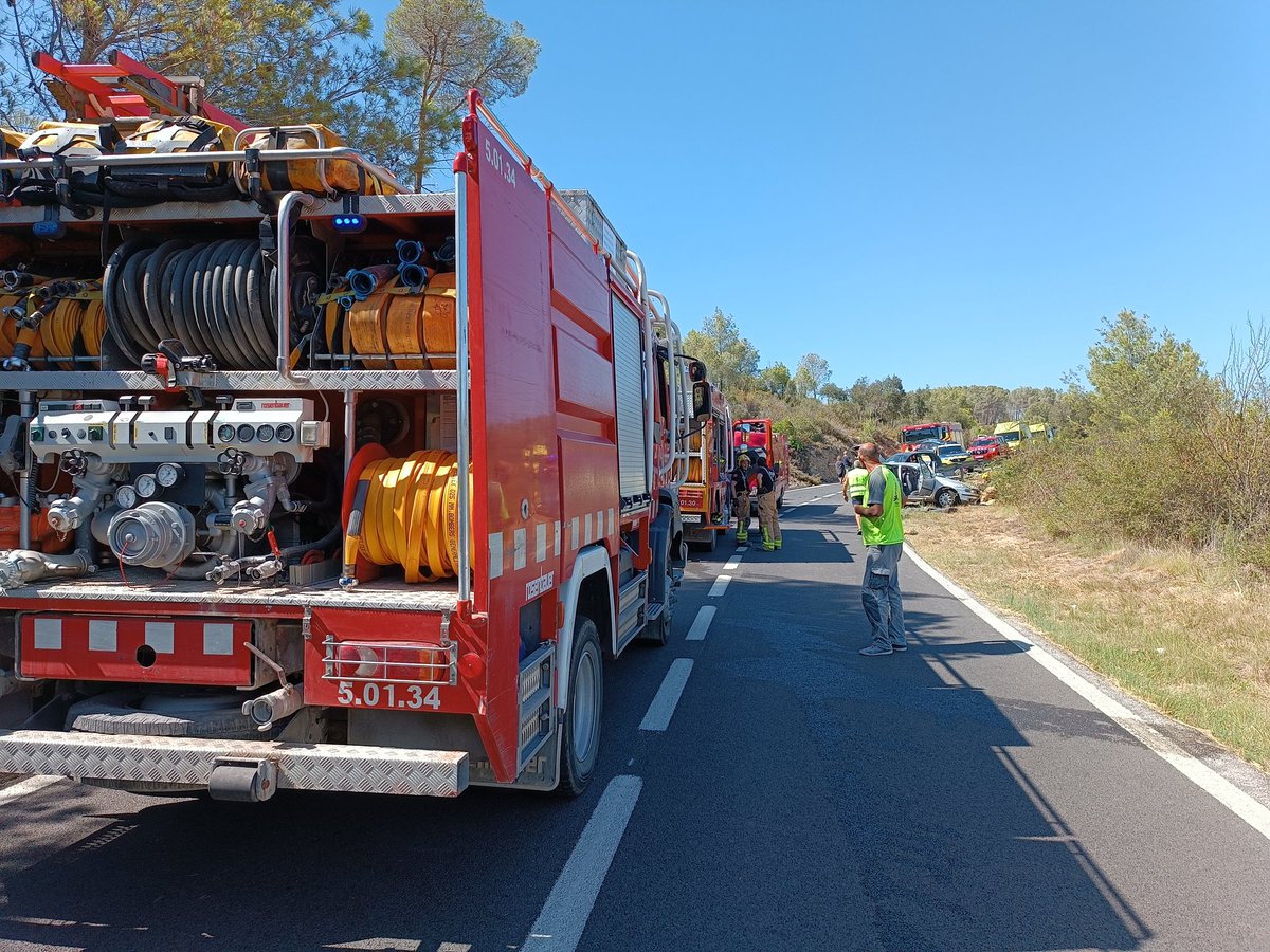 14/07/23 Sortim a un accident de trànsit amb dos vehicles implicats  a #AvinyonetdelPenedès , en ajut del parc de #Vilafranca 
#begues
Intervenen:
🚒#bomberscat
🚑🚁@semgencat
🚓@mossos @policiabegues 
Recorda! si➡️👀⬇️@112
🔥🌪️❄️⚡💦💔➡️☎️➡️1️⃣1️⃣2️⃣