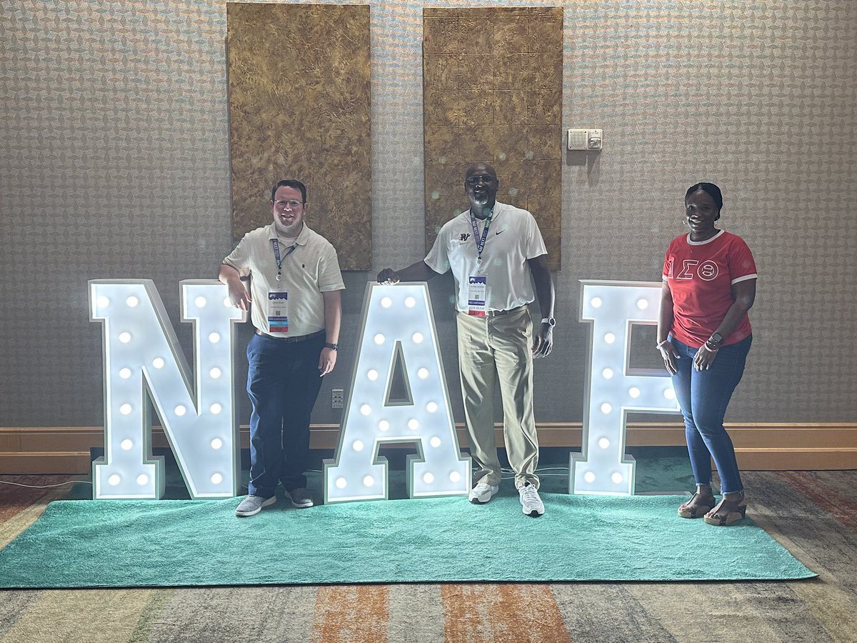 cbshaw22's tweet image. This week I had the opportunity to attend #NAFNext23 in beautiful (and hot) Phoenix, Arizona! @PinsonValley and @SVHSJefcoed Finance Academy teachers are working to make sure their students have the tools to #BeFutureReady! @NAFCareerAcads @JEFCOCareerTech @JEFCOED